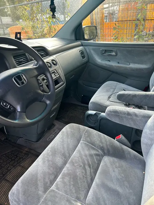 Honda Odyssey 2003 photo 2