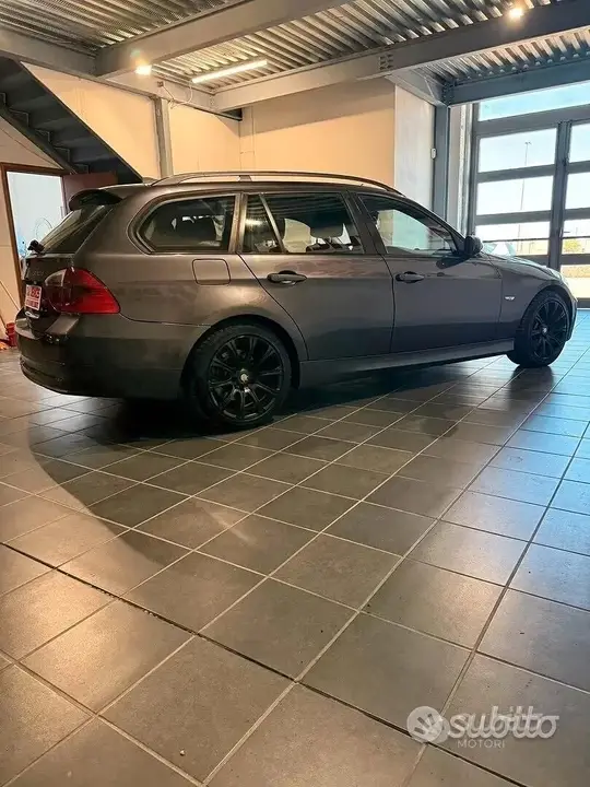 BMW 320D 2008 photo 2