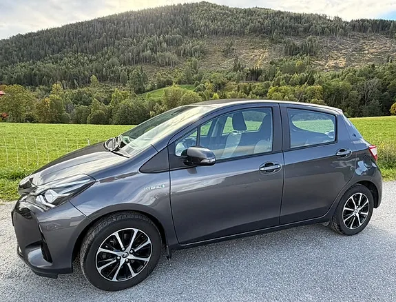 Toyota Yaris 2018 photo 2