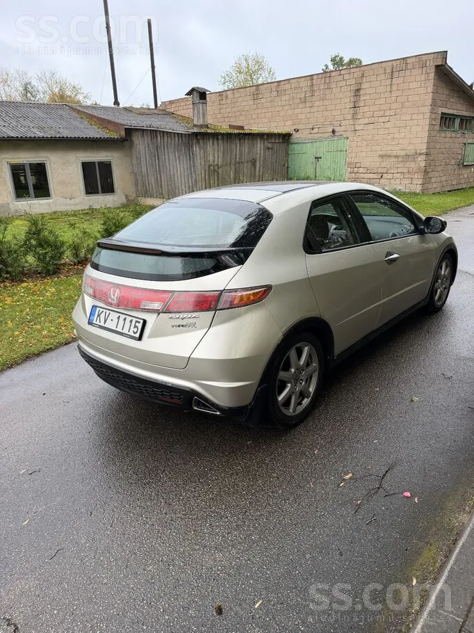 Honda Civic 2005 photo 3