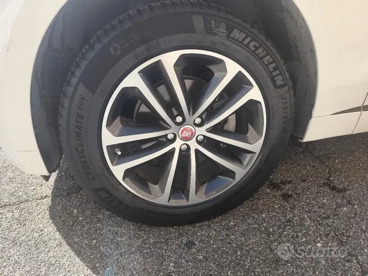Jaguar F-Pace 2018 photo 4