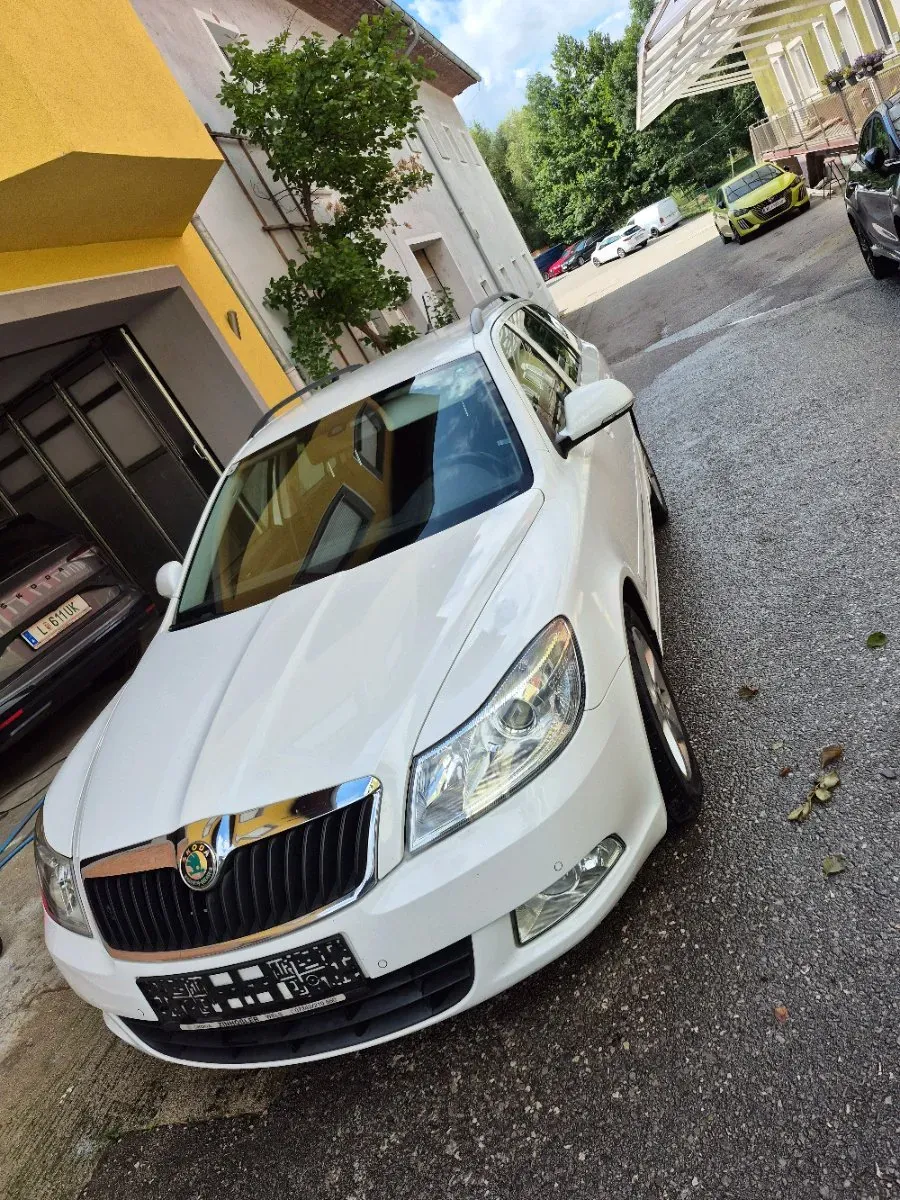 Skoda Octavia 2012 photo 3
