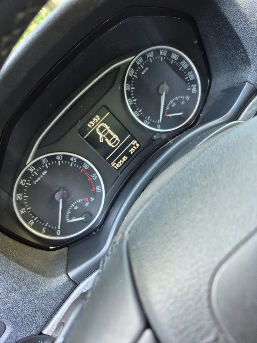 Skoda Octavia 2012 photo 2