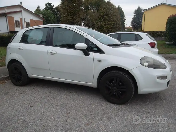 Fiat Punto 2012 photo 4