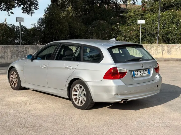BMW 320D 2006 photo 2