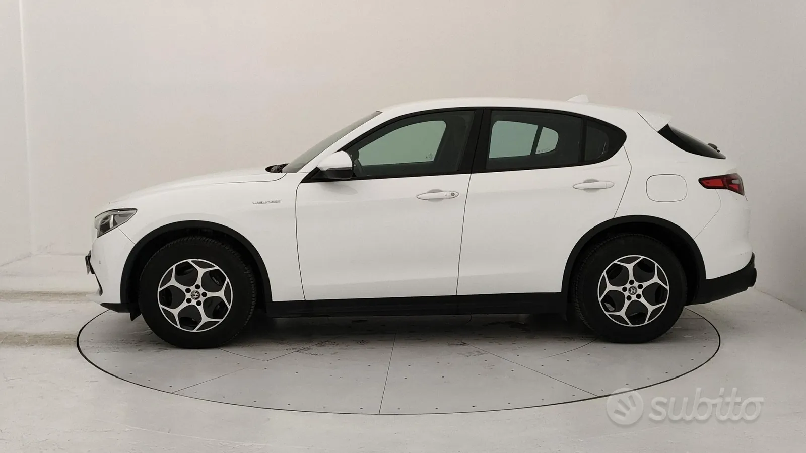 Alfa Romeo Stelvio 2022 photo 2