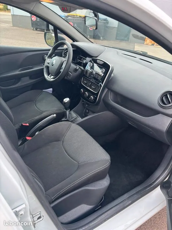 Renault Clio 2017 photo 2