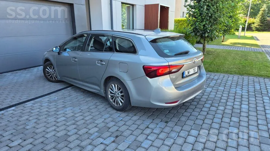 Toyota Avensis 2017 photo 2
