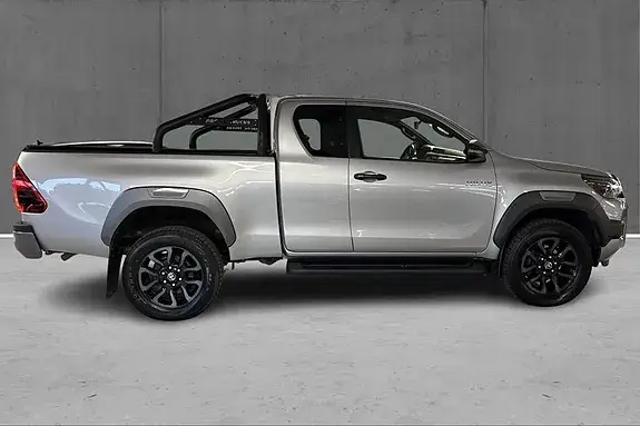 Toyota Hilux 2023 photo 4