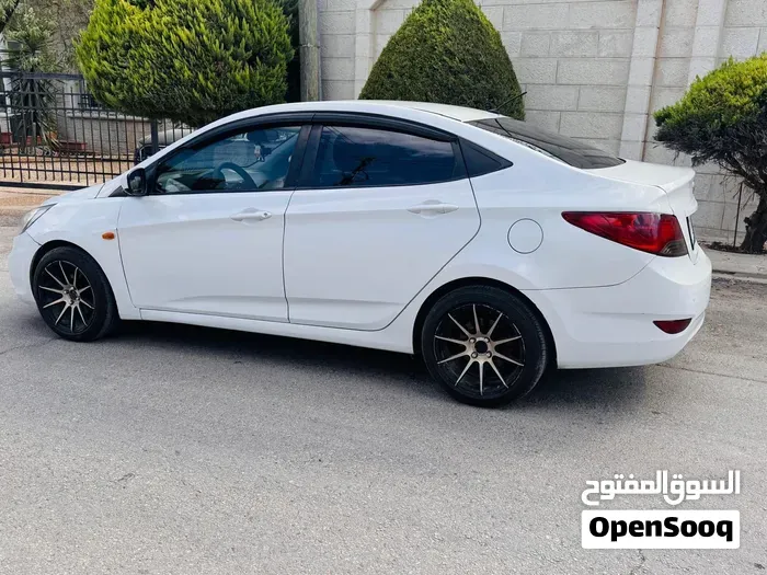 Hyundai Accent 2014 photo 2