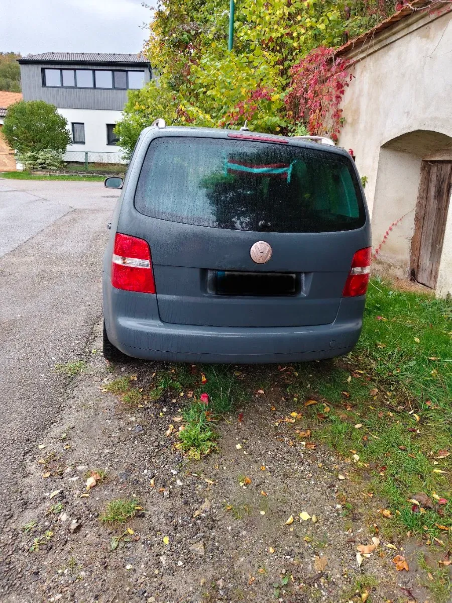 Volkswagen Touran 2005 photo 2