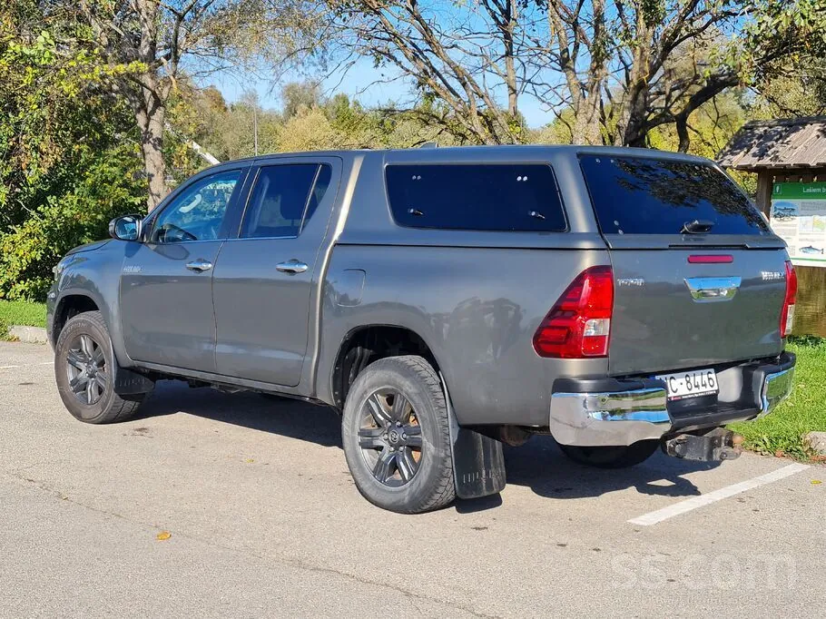 Toyota Hilux 2022 photo 2