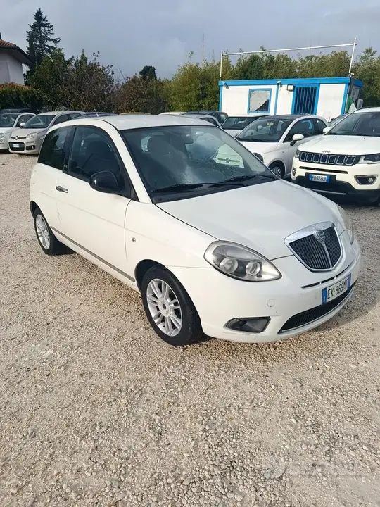Lancia Ypsilon 2010 photo 2