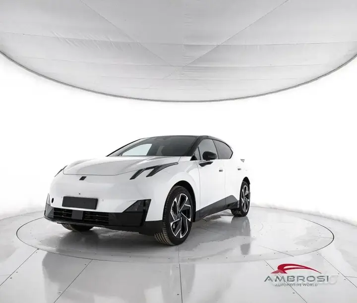 Lynk & Co 02 Core