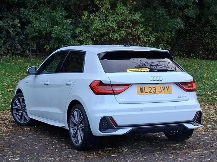 Audi A1 2023 photo 2