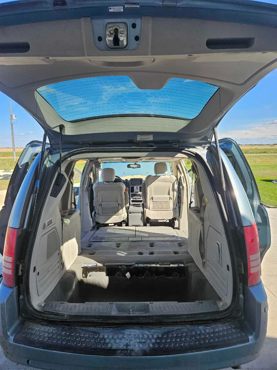 Chrysler Town And Country 2008 photo 3