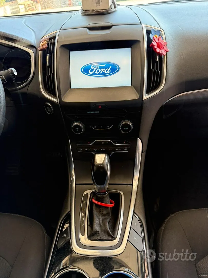 Ford Galaxy 2016 photo 4