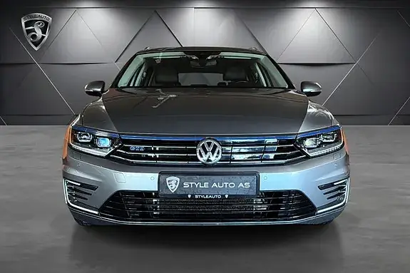 Volkswagen Passat 2018 photo 2
