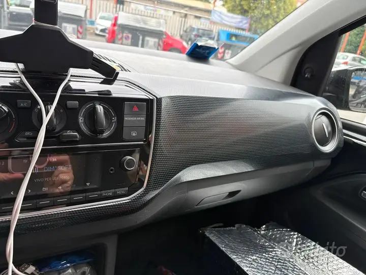 Volkswagen Up 2019 photo 3
