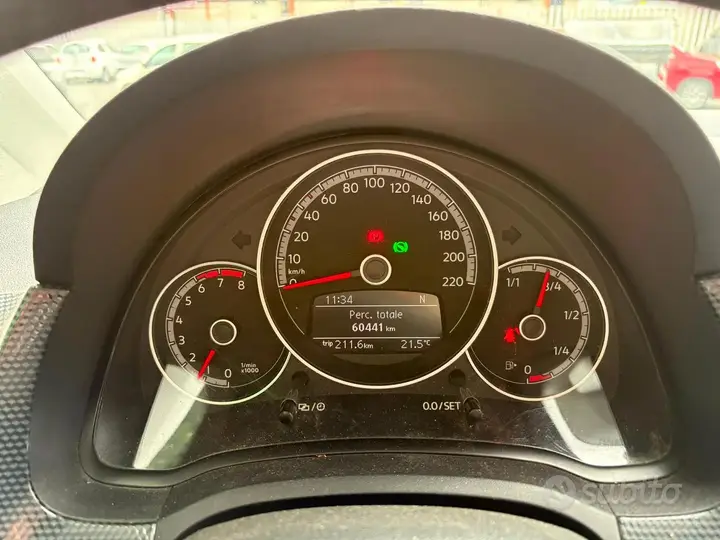 Volkswagen Up 2019 photo 2