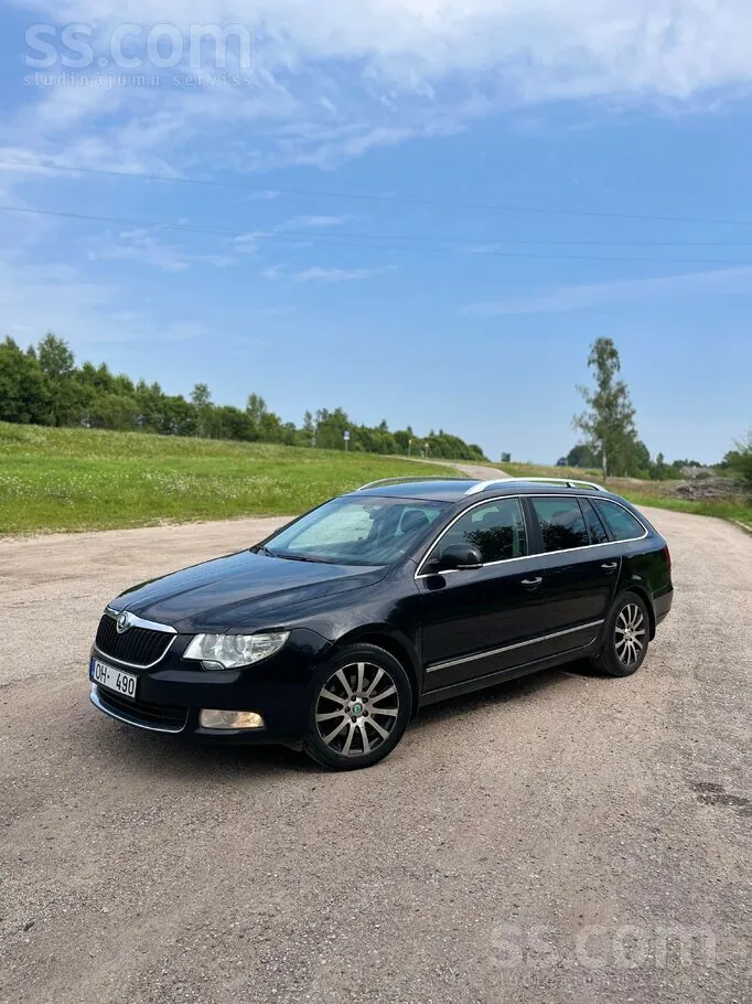 Skoda Superb 2011 photo 2