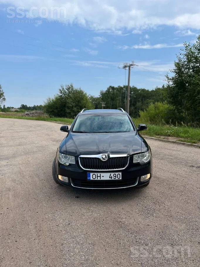 Skoda Superb 2011 photo 3