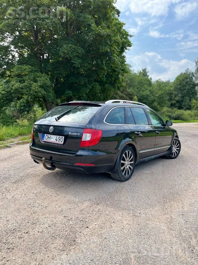 Skoda Superb 2011 photo 5
