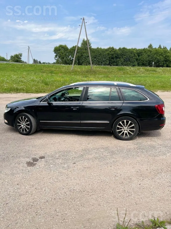 Skoda Superb 2011 photo 4