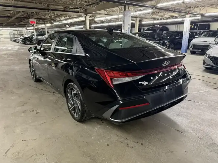 Hyundai Elantra 2024 photo 3