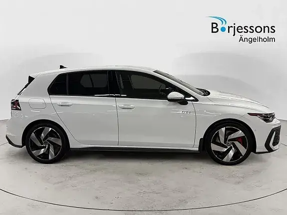 Volkswagen Golf I 2026 photo 2