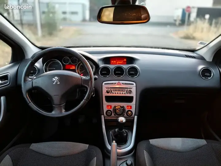 Peugeot 308 2012 photo 3