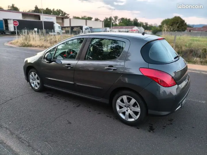 Peugeot 308 2012 photo 2