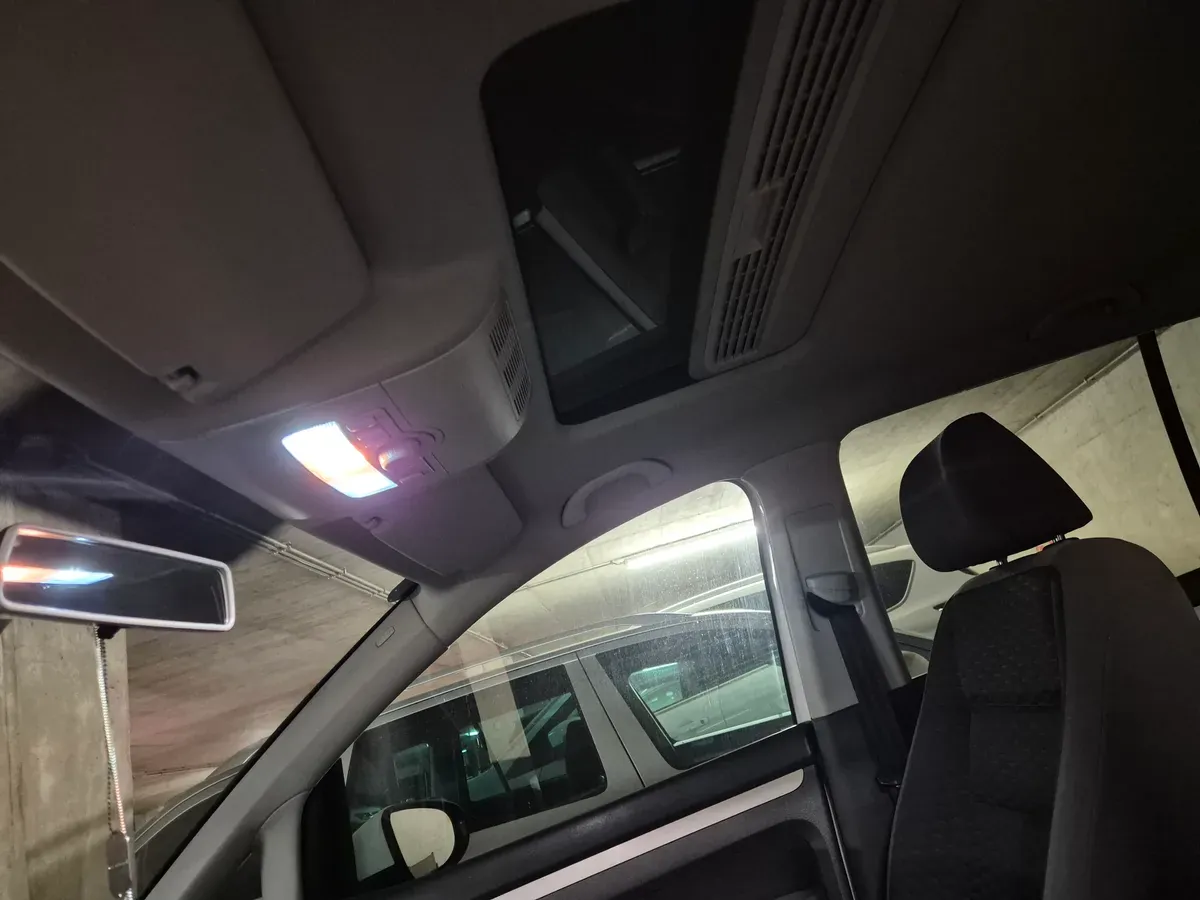 Volkswagen Touran 2009 photo 3