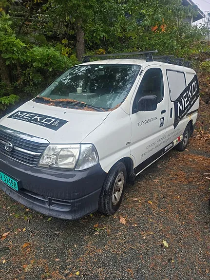 Toyota Hiace 2010 photo 2