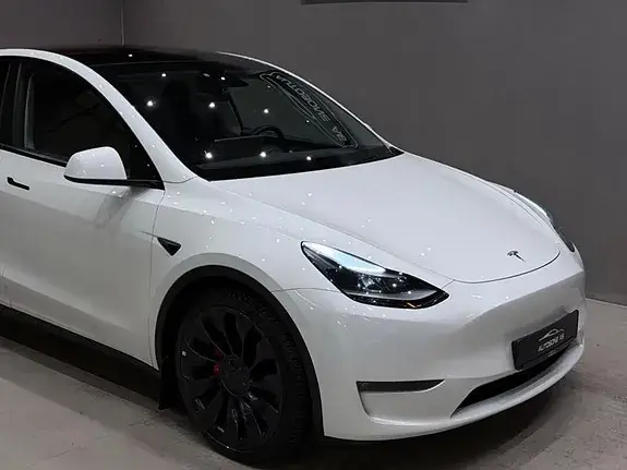 Tesla Model Y 2023 photo 4