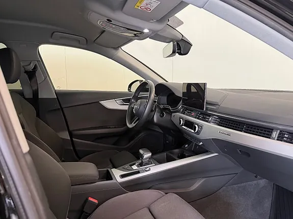 Audi A4 2023 photo 4