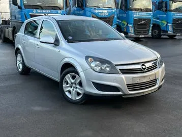Opel Astra 2012 photo 3