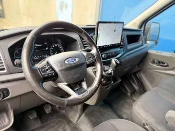 Ford Transit 2023 photo 2