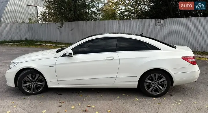Mercedes-Benz E-Class 2011 photo 2