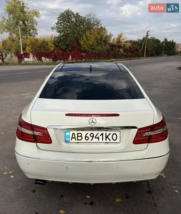 Mercedes-Benz E-Class 2011 photo 4