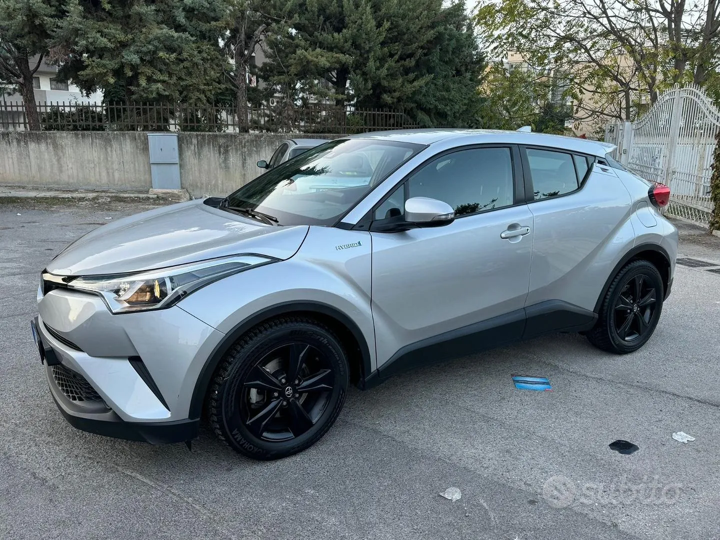 Toyota C-Hr 2018 photo 2