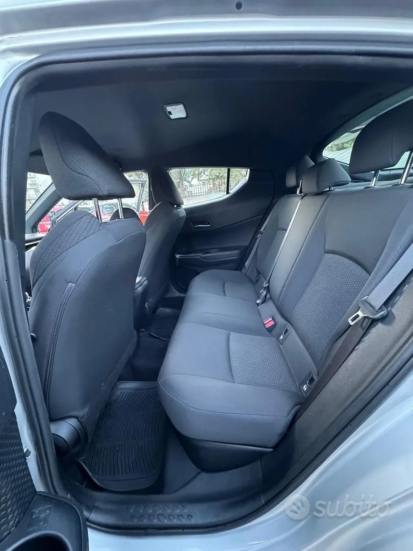 Toyota C-Hr 2018 photo 4