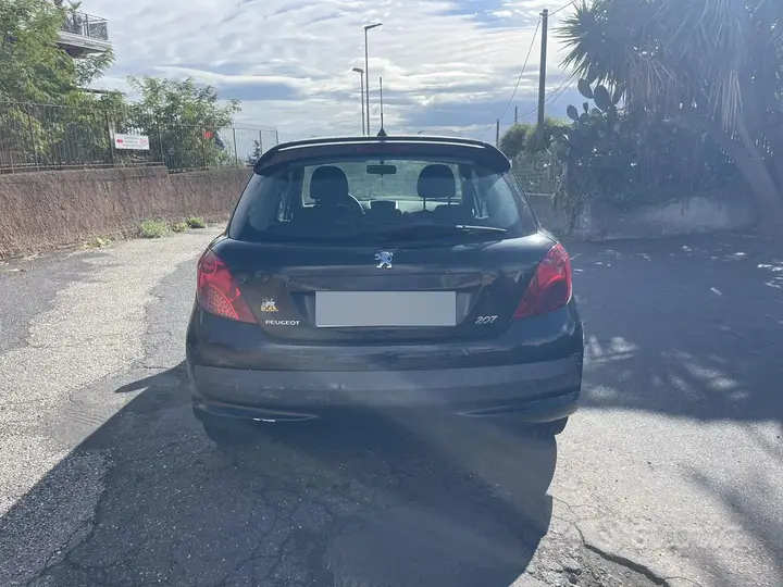 Peugeot 207 2009 photo 2