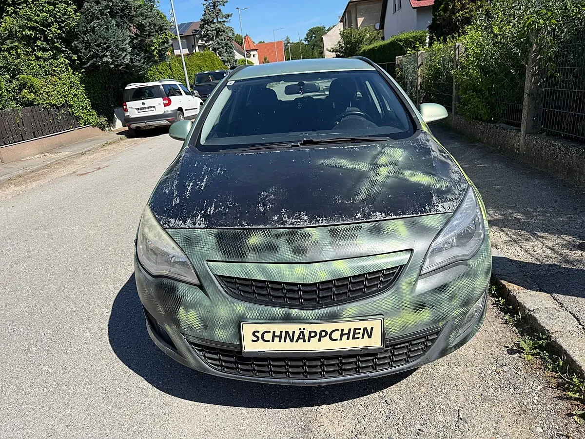 Opel Astra 2011 photo 2