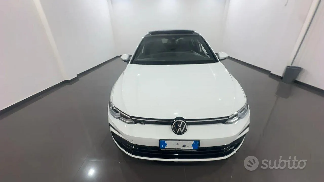 Volkswagen Golf 2024 photo 2