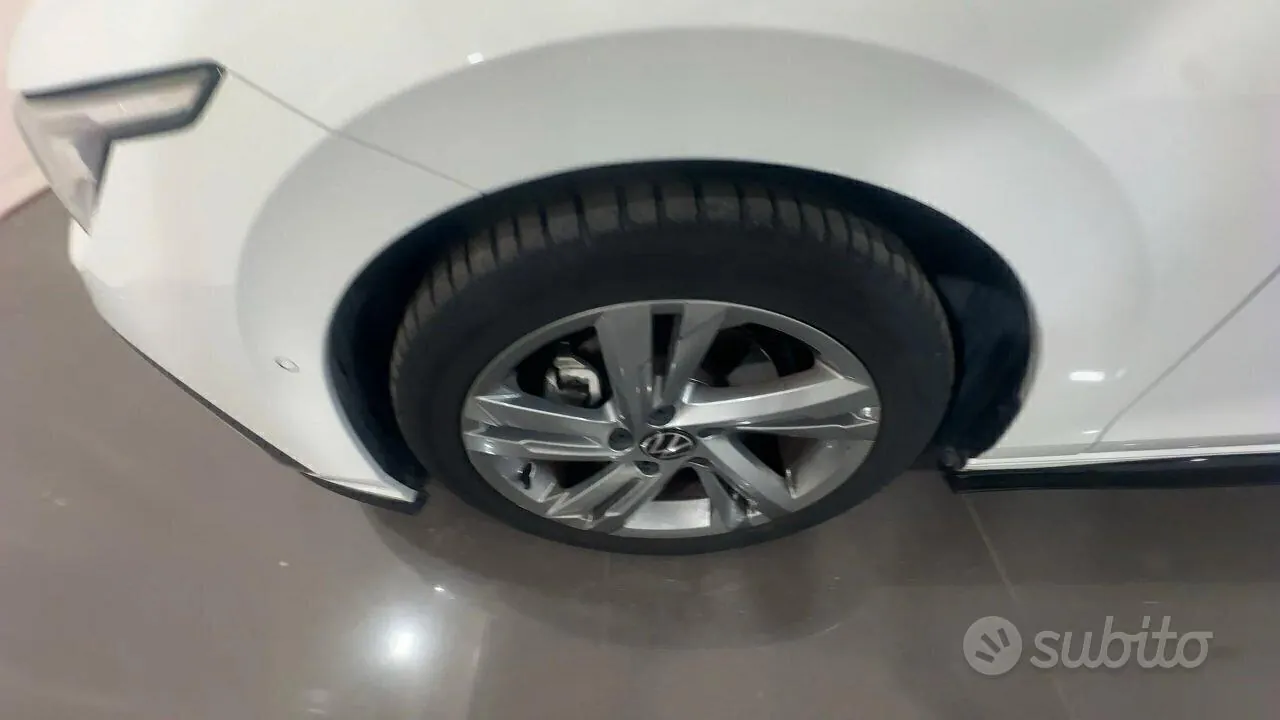 Volkswagen Golf 2024 photo 4