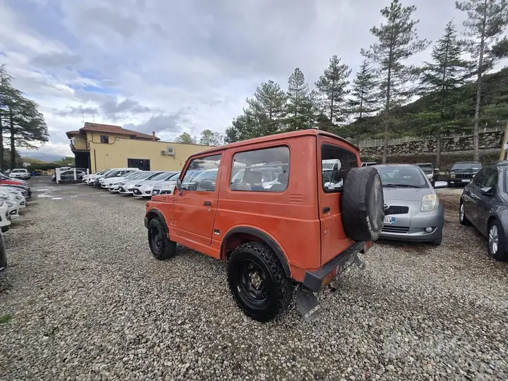 Suzuki Samurai 1985 photo 4
