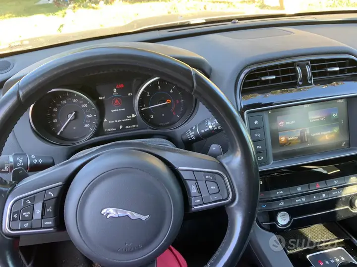 Jaguar F-Pace 2016 photo 4
