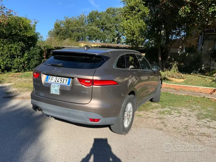 Jaguar F-Pace 2016 photo 2