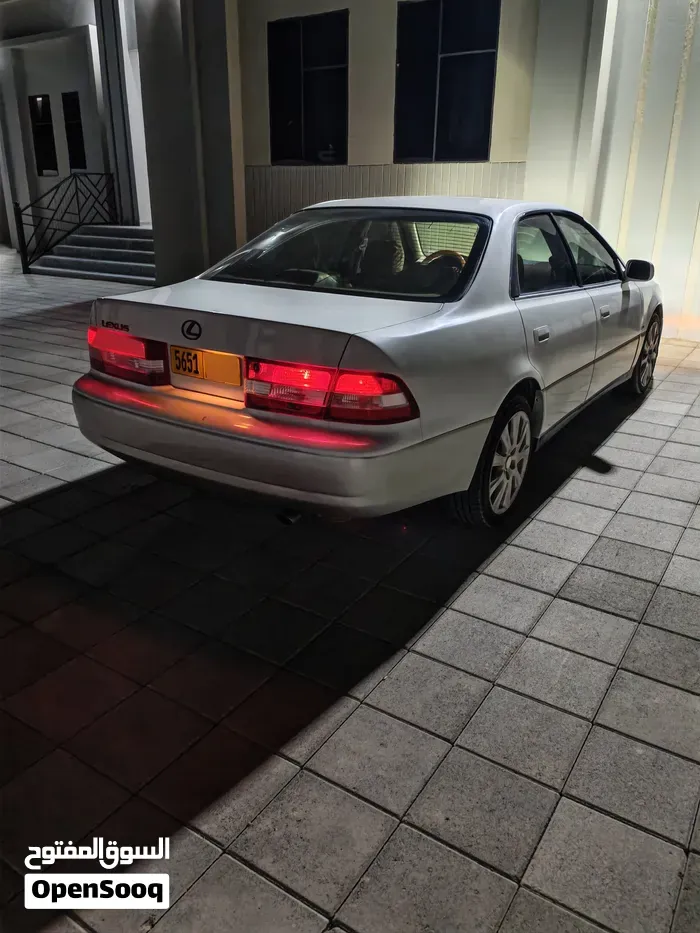 Lexus Is 2000 photo 3